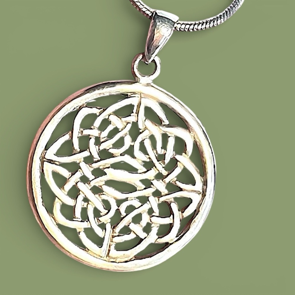 Round CELTIC Design in a Genuine Silver Necklace